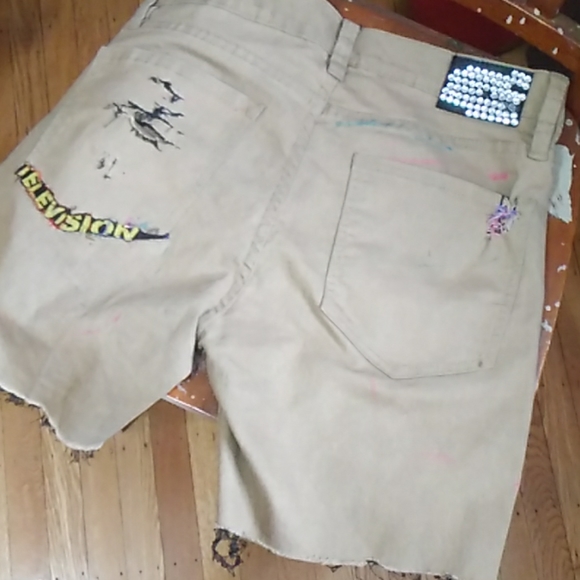 Shorts - Picture 2 of 2